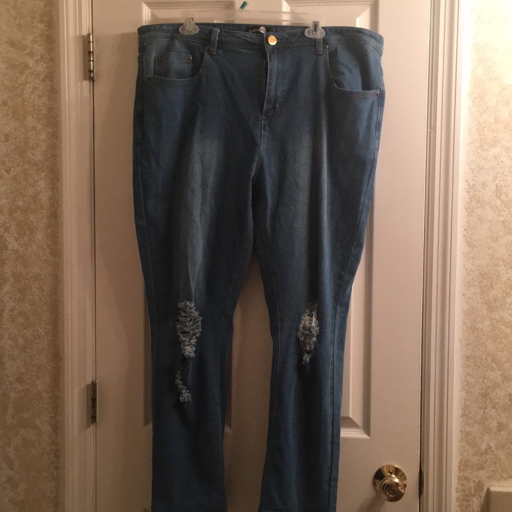 Plus Boohoo distressed jeans